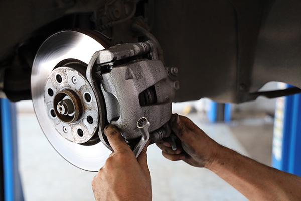 6 Brake Repair Symptoms That Mean It Is Time for Brake Service
